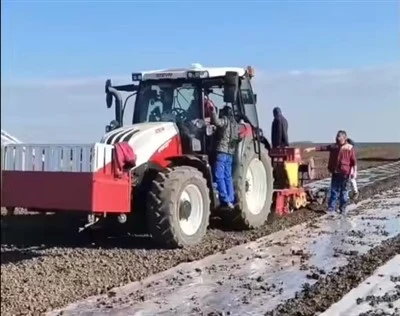 МУЛТИ ФУНЦТИОН ХАНД ПУСХ ПЛАНТЕР Кромпир Лук АРЦХАЛ 7 СРОДА СЕНИ СИГЕ СА РЕЗЕРВНИХ ДЕЛОВИМА ЗА ПЛАНТЕР ФАРМА